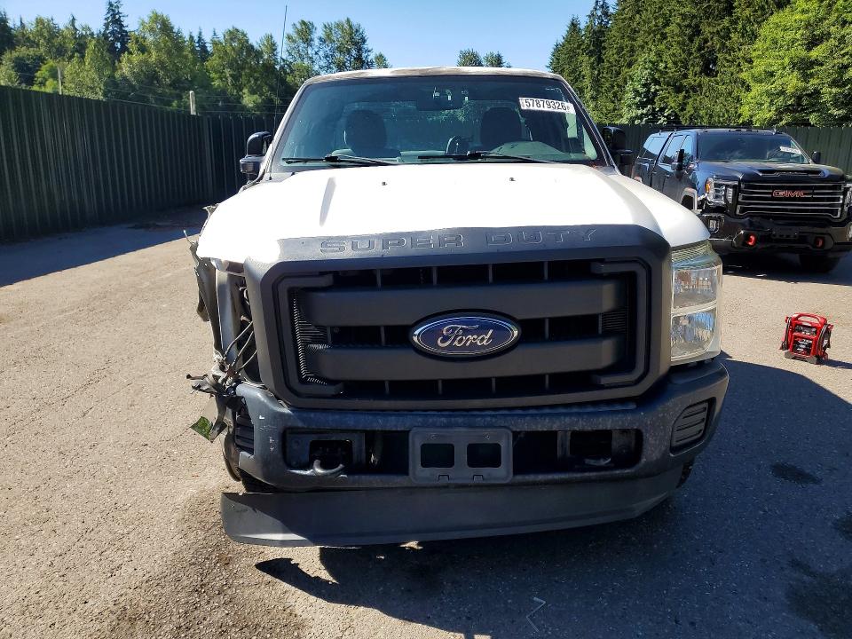 57879326 :رقم المزاد ، 1FT8X3B6XFEB27092 vin ، 2015 Ford F350 مزاد بيع