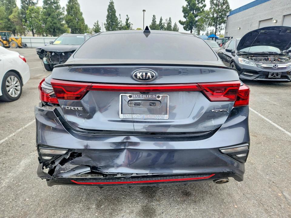 55992406 :رقم المزاد ، 3KPF34AD6ME418120 vin ، 2021 Kia Forte مزاد بيع