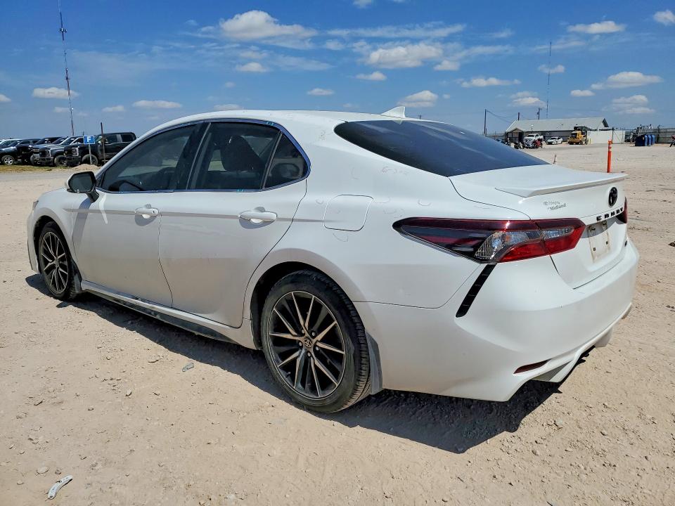57590886 :رقم المزاد ، 4T1G11AK3NU667626 vin ، 2022 Toyota Camry مزاد بيع
