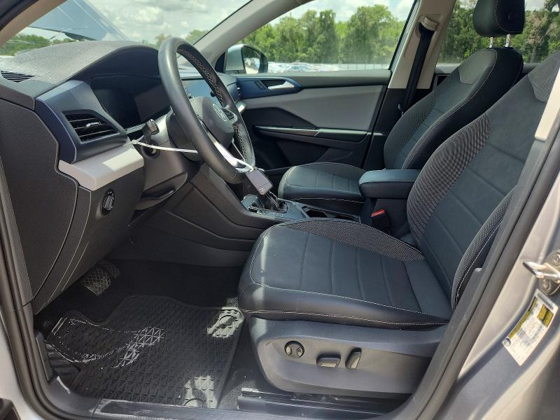 56813136 :رقم المزاد ، 3VVTX7B25NM063844 vin ، 2022 Volkswagen Taos مزاد بيع