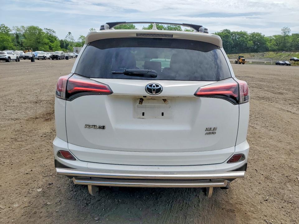 Aukcja sprzedaży 2018 Toyota Rav4, vin: 2T3RFREV6JW857645, numer aukcji: 56772426