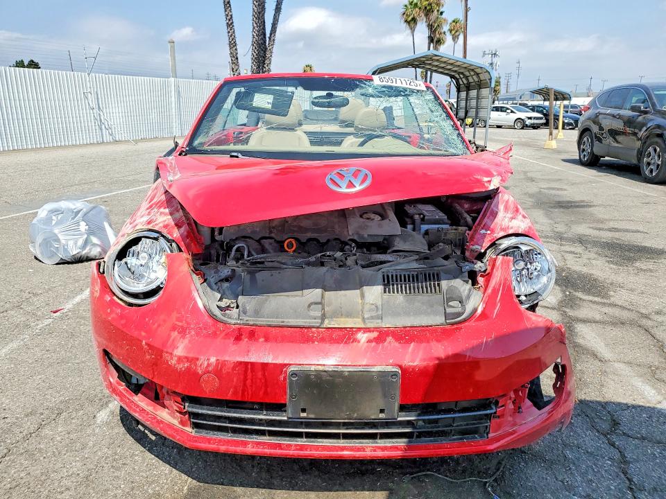 85971125 :رقم المزاد ، 3VW5P7AT1DM822728 vin ، 2013 Volkswagen Beetle مزاد بيع