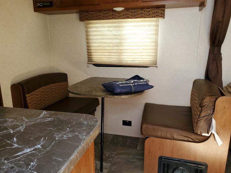 55872496 :رقم المزاد ، 1UJBJ0AJ7H17J0337 vin ، 2017 Jayco Jay Flight Slx مزاد بيع
