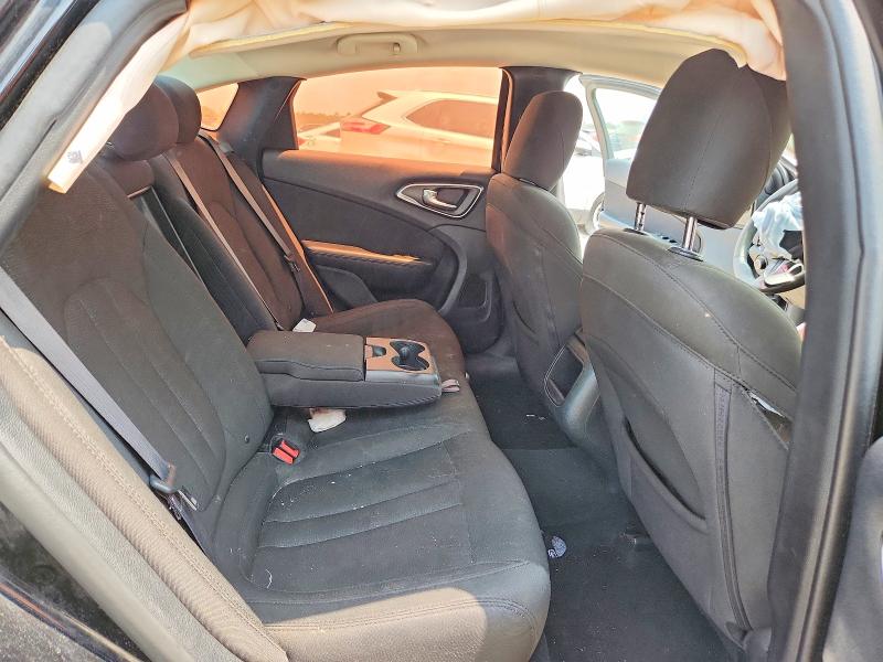 58563016 :رقم المزاد ، 1C3CCCAB5FN712350 vin ، 2015 Chrysler 200 مزاد بيع