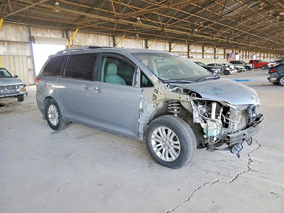 58616446 :رقم المزاد ، 5TDYK3DC8BS145466 vin ، 2011 Toyota Sienna مزاد بيع