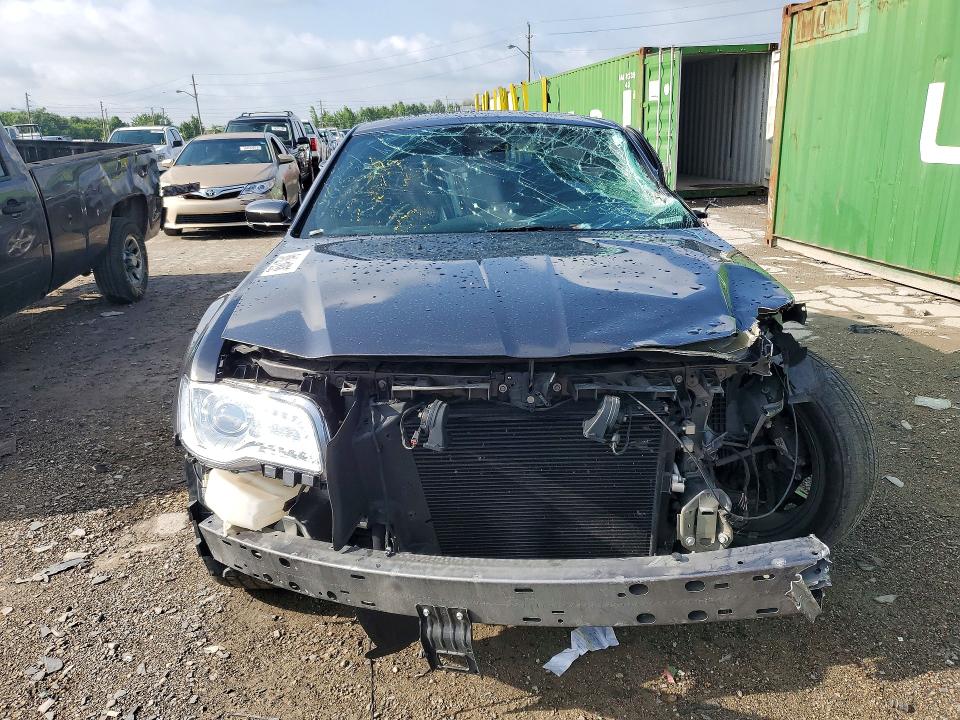 56647946 :رقم المزاد ، 2C3CCAGG6KH747294 vin ، 2019 Chrysler 300 مزاد بيع