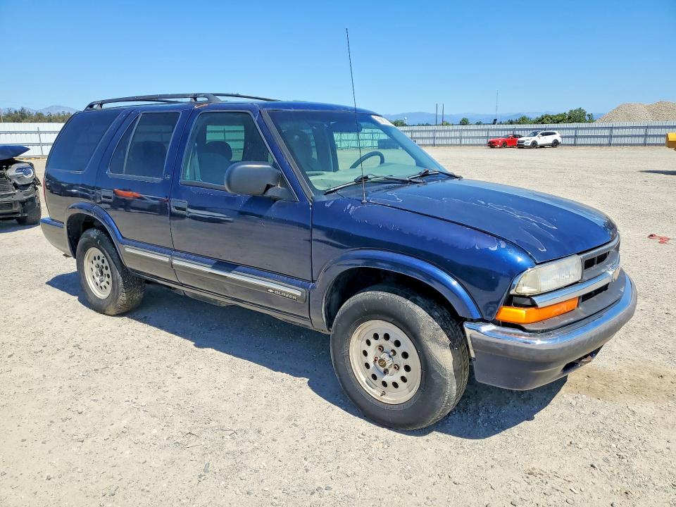 55602106 :رقم المزاد ، 1GNDT13W3Y2219671 vin ، 2000 Chevrolet Blazer مزاد بيع