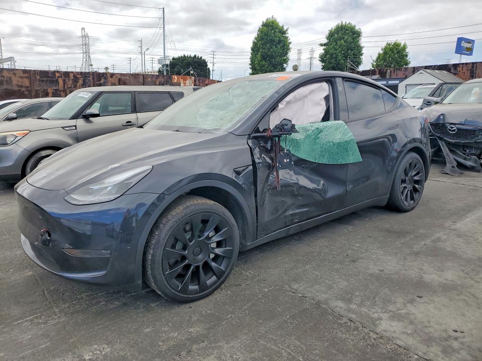56933936 :رقم المزاد ، 7SAYGDED1RF008207 vin ، 2024 Tesla Model Y مزاد بيع