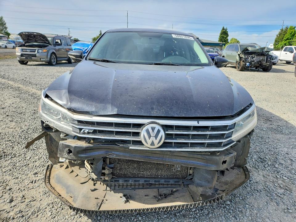58021836 :رقم المزاد ، 1VWDT7A31HC036667 vin ، 2017 Volkswagen Passat مزاد بيع
