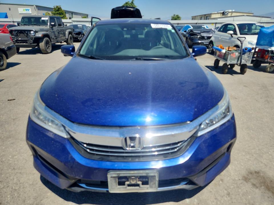 Продажа на аукционе авто 2017 Honda Accord, vin: JHMCR6F7XHC015933, номер лота: 58277226
