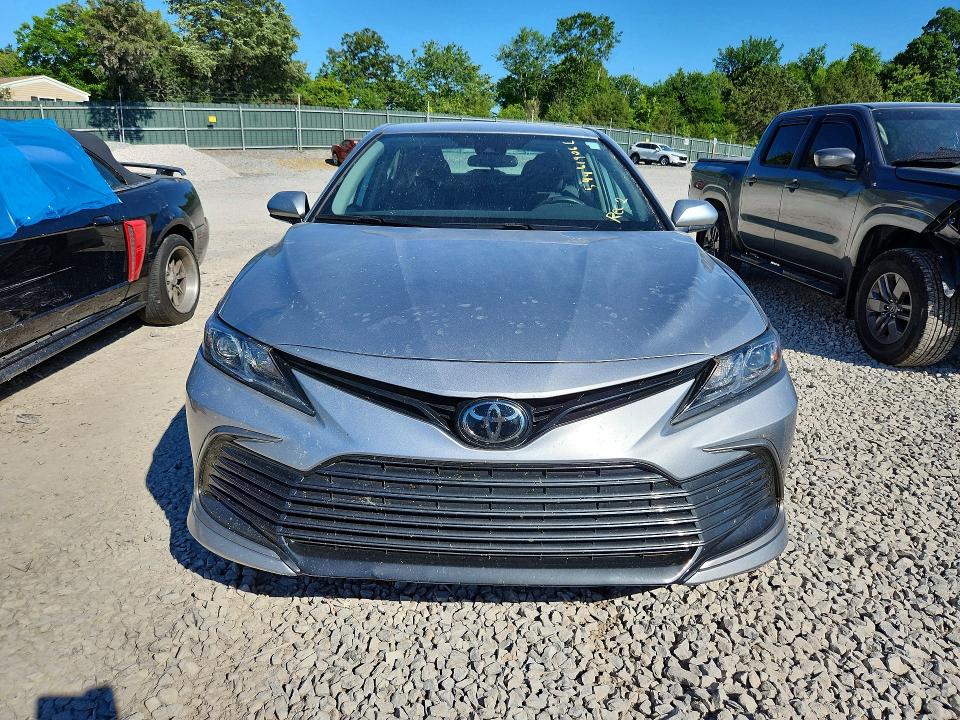 54461906 :رقم المزاد ، 4T1C11AK7NU676229 vin ، 2022 Toyota Camry مزاد بيع