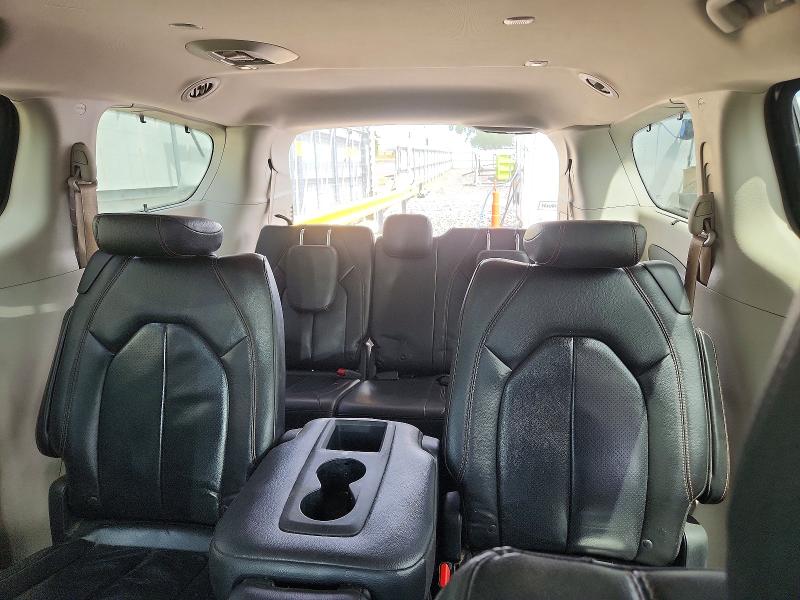 55818256 :رقم المزاد ، 2C4RC1BG8JR290865 vin ، 2018 Chrysler Pacifica مزاد بيع