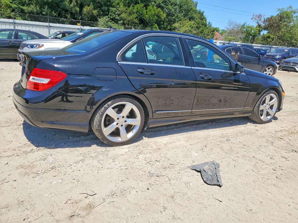 2014 Mercedes-benz C მანქანა იყიდება აუქციონზე, vin: WDDGF4HB0EA964213, აუქციონის ნომერი: 55690996
