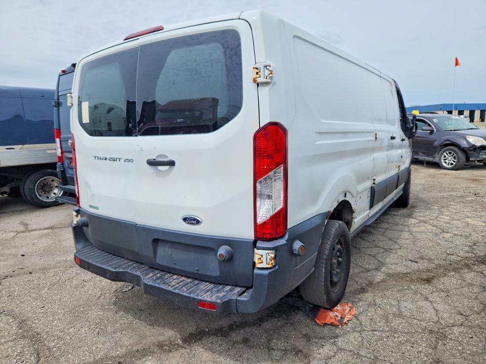 2015 Ford Transit მანქანა იყიდება აუქციონზე, vin: 1FTNR2ZG5FKB23846, აუქციონის ნომერი: 57660606