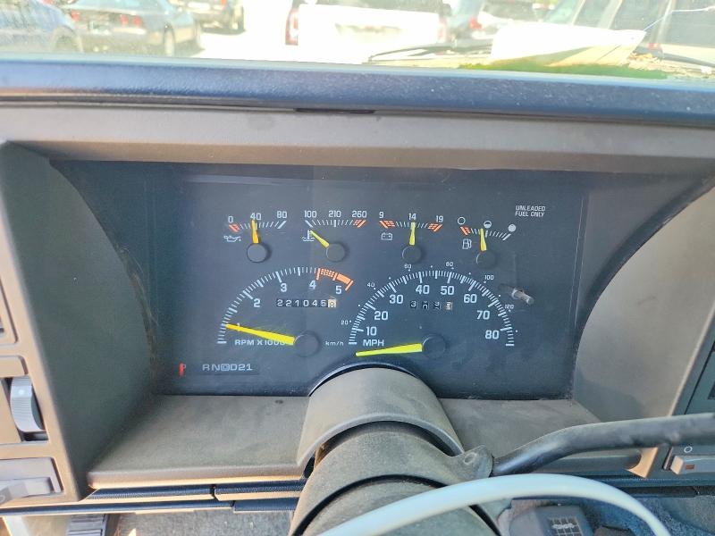 1994 Chevrolet Suburban მანქანა იყიდება აუქციონზე, vin: 1GNFK16K2RJ418643, აუქციონის ნომერი: 55472086