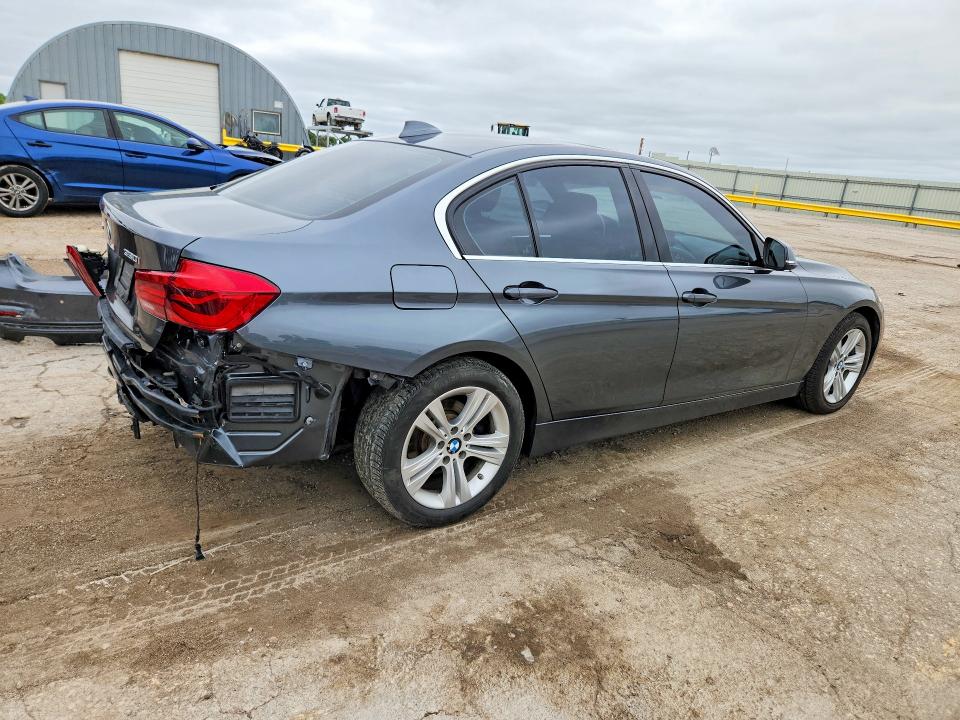 58097856 :رقم المزاد ، WBA8D9G30HNU62226 vin ، 2017 Bmw 330 مزاد بيع