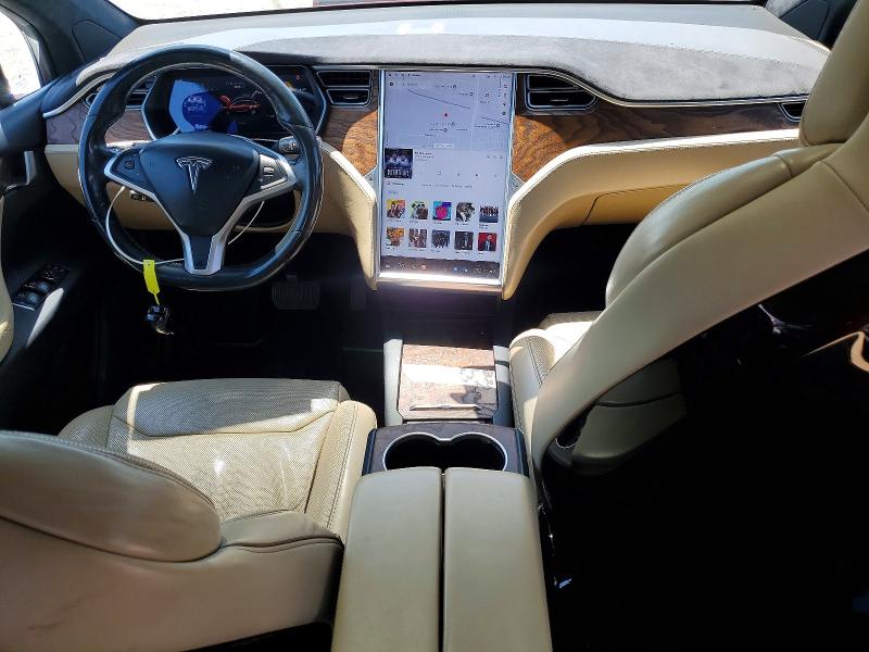 56371636 :رقم المزاد ، 5YJXCBE27HF034851 vin ، 2017 Tesla Model X مزاد بيع