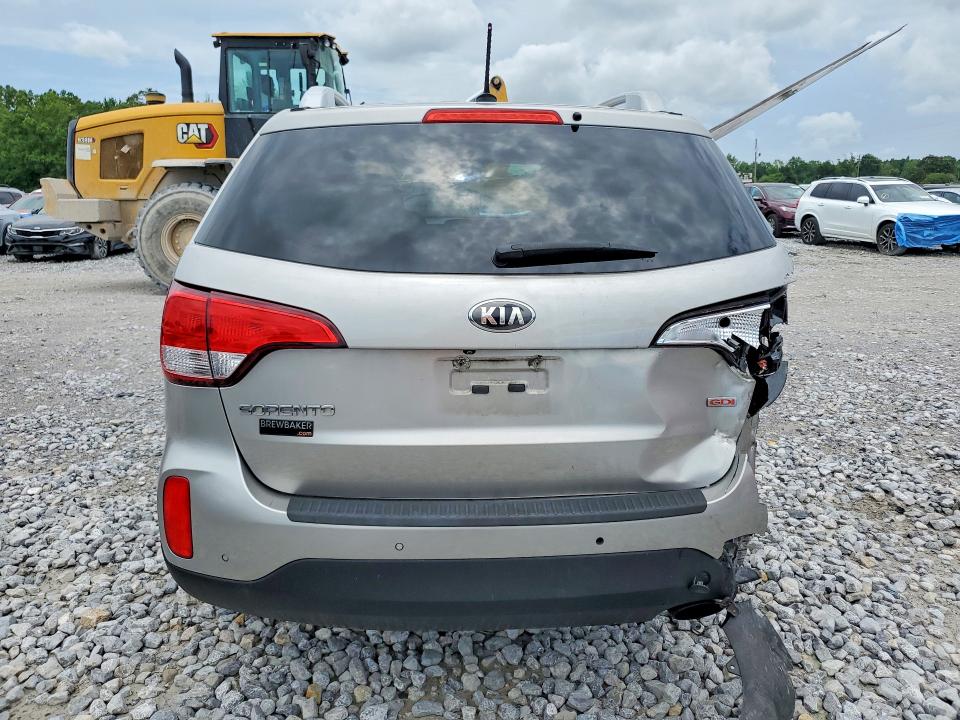 55832186 :رقم المزاد ، 5XYKT4A64FG628592 vin ، 2015 Kia Sorento مزاد بيع