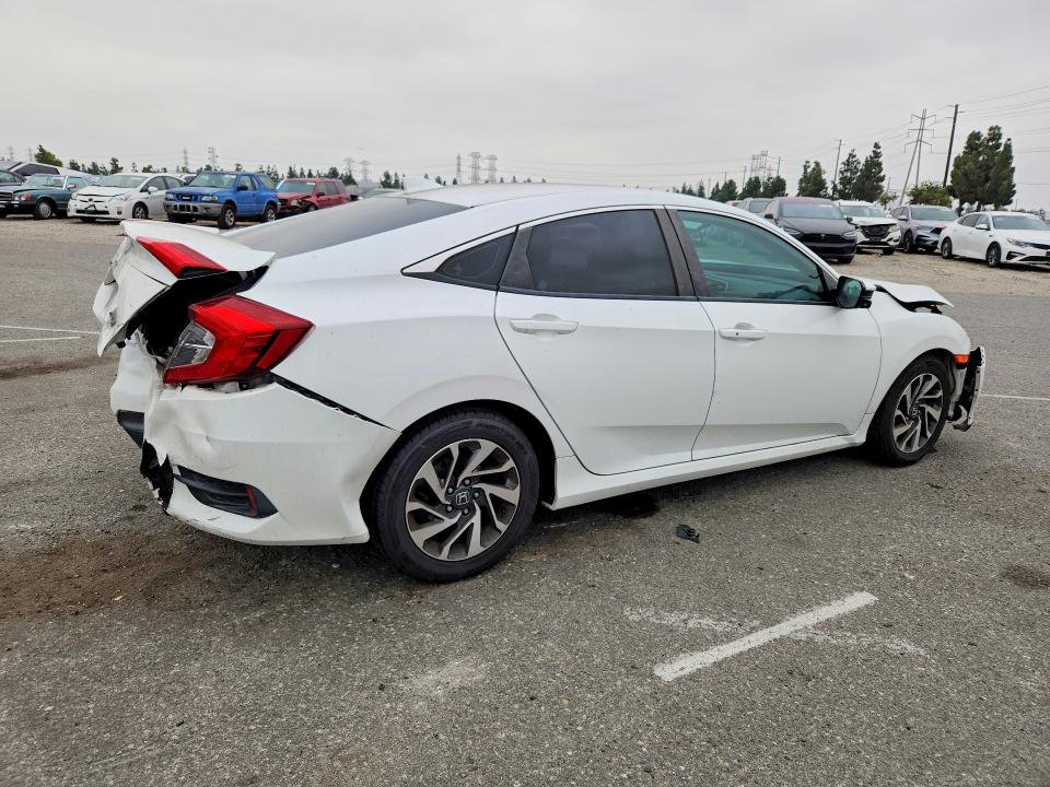 56621796 :رقم المزاد ، 2HGFC2F7XHH525612 vin ، 2017 Honda Civic مزاد بيع