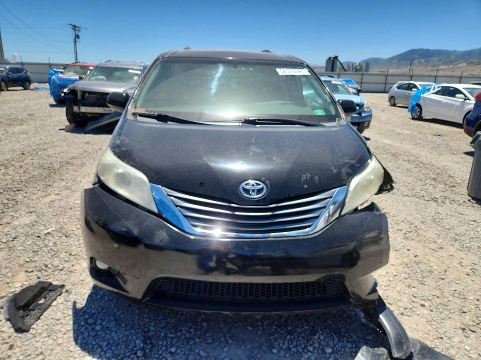 56526026 :رقم المزاد ، 5TDYZ3DC5HS768192 vin ، 2017 Toyota Sienna مزاد بيع