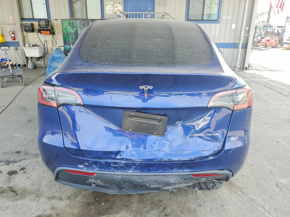 2024 Tesla Model Y მანქანა იყიდება აუქციონზე, vin: 7SAYGDEE1RF064947, აუქციონის ნომერი: 55991736
