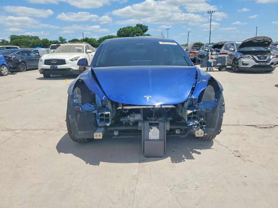 55512796 :رقم المزاد ، 5YJ3E1EA4NF336653 vin ، 2022 Tesla Model 3 مزاد بيع