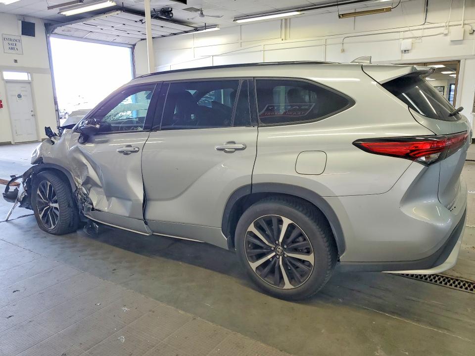 56696096 :رقم المزاد ، 5TDJZRBH5NS219221 vin ، 2022 Toyota Highlander مزاد بيع