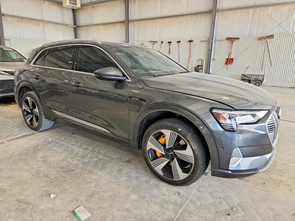 57493496 :رقم المزاد ، WA1VAAGE6KB006008 vin ، 2019 Audi E-tron مزاد بيع