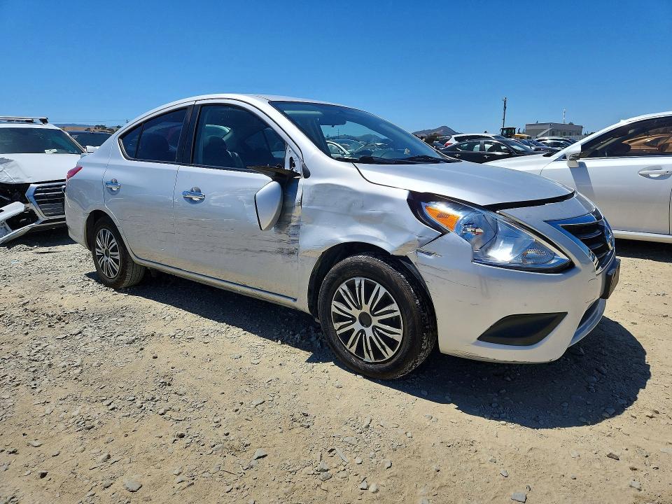57234896 :رقم المزاد ، 3N1CN7AP6JL810839 vin ، 2018 Nissan Versa مزاد بيع