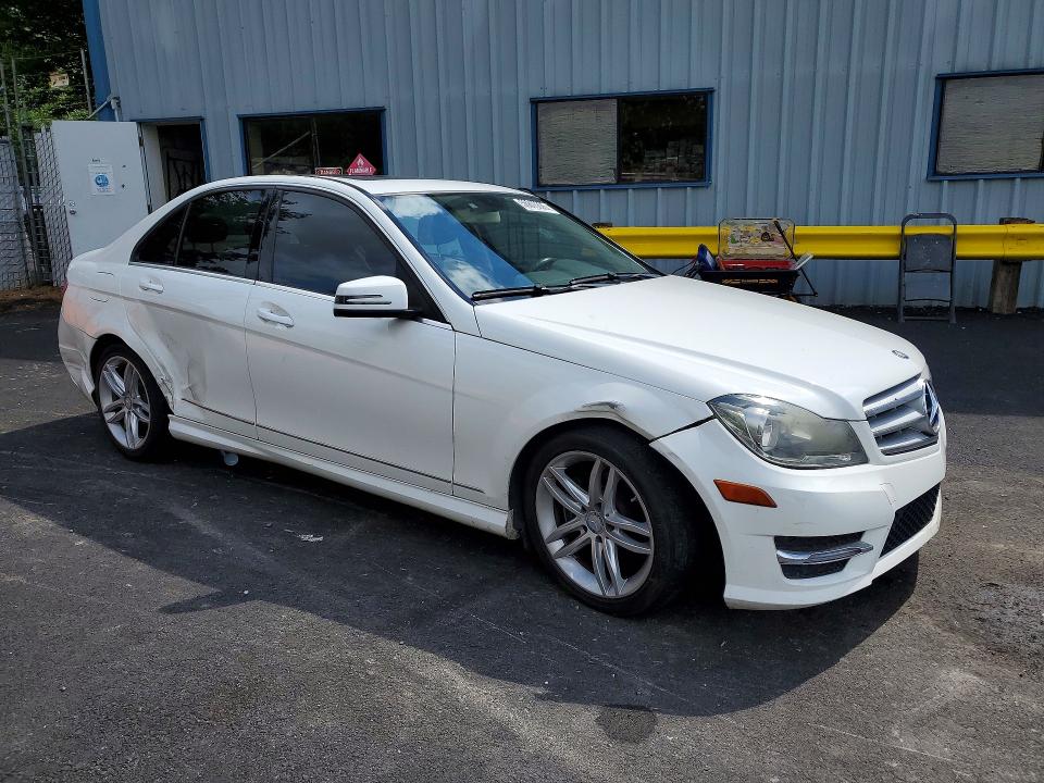 2013 Mercedes-benz C მანქანა იყიდება აუქციონზე, vin: WDDGF4HB9DR249172, აუქციონის ნომერი: 56810826