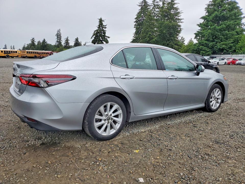 56901506 :رقم المزاد ، 4T1C11AK7NU636720 vin ، 2022 Toyota Camry مزاد بيع