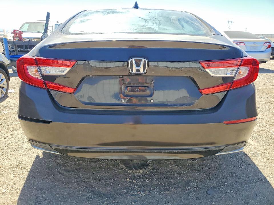 Продажа на аукционе авто 2018 Honda Accord, vin: 1HGCV1F51JA117560, номер лота: 57195476