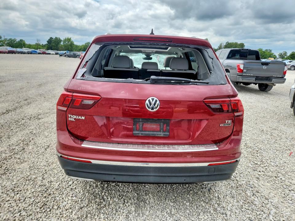 56350856 :رقم المزاد ، 3VV4B7AX8JM131211 vin ، 2018 Volkswagen Tiguan مزاد بيع