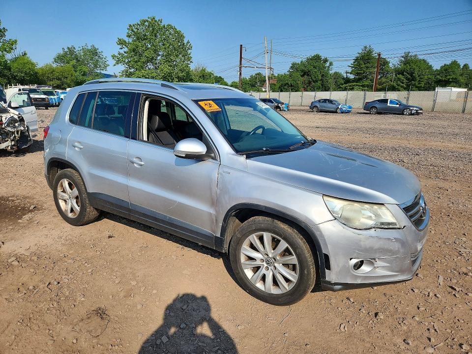 2010 Volkswagen Tiguan მანქანა იყიდება აუქციონზე, vin: WVGBV7AX1AW001912, აუქციონის ნომერი: 85460725