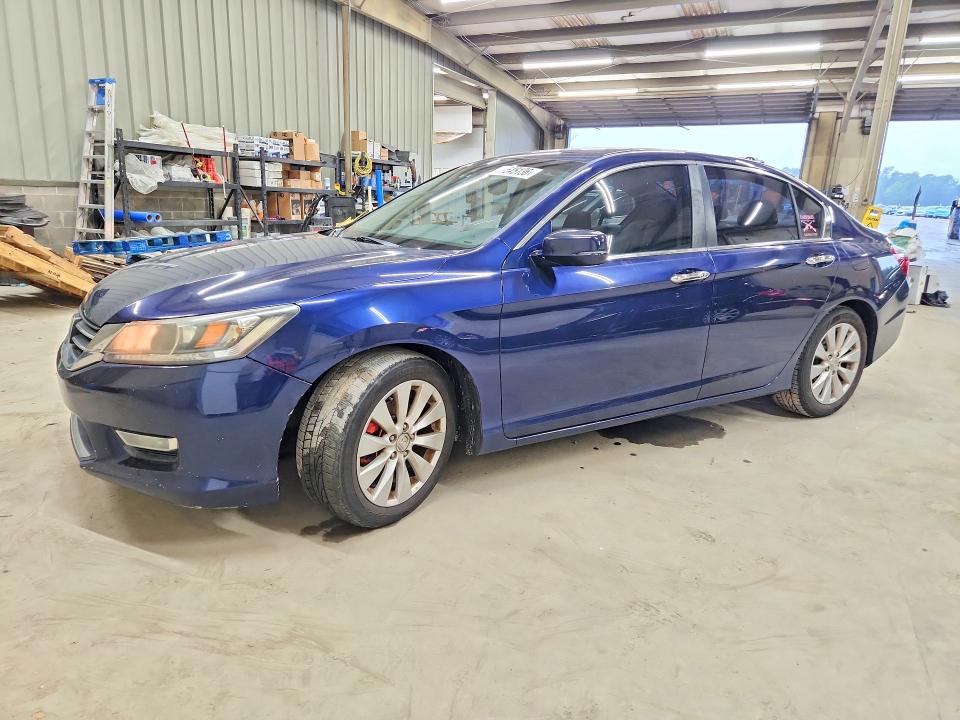 Auction sale of the 2013 Honda Accord, vin: 1HGCR2F85DA113326, lot number: 57545136