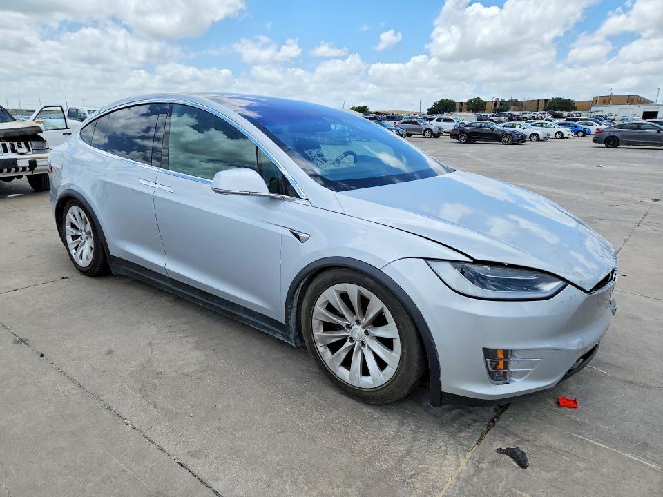 2018 Tesla Model X მანქანა იყიდება აუქციონზე, vin: 5YJXCDE21JF101252, აუქციონის ნომერი: 56291926