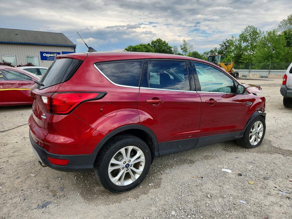 55881776 :رقم المزاد ، 1FMCU0GD4KUC23207 vin ، 2019 Ford Escape مزاد بيع