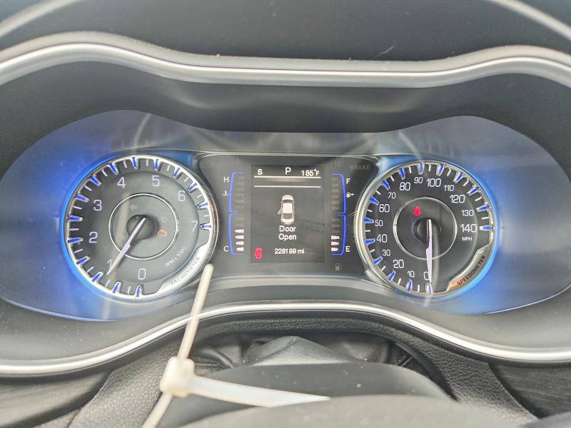 57569206 :رقم المزاد ، 1C3CCCAB2FN622962 vin ، 2015 Chrysler 200 مزاد بيع