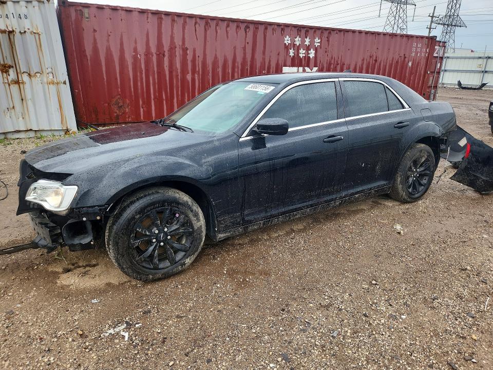 2015 Chrysler 300 მანქანა იყიდება აუქციონზე, vin: 2C3CCAAG1FH921142, აუქციონის ნომერი: 58601156