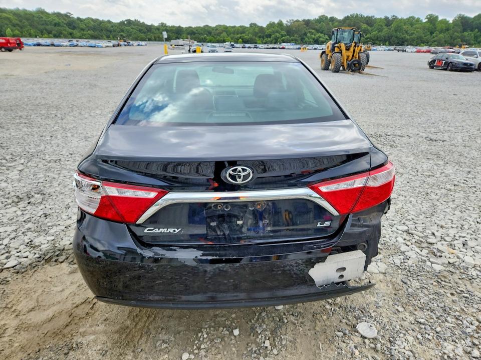 57904126 :رقم المزاد ، 4T4BF1FK8FR486968 vin ، 2015 Toyota Camry مزاد بيع