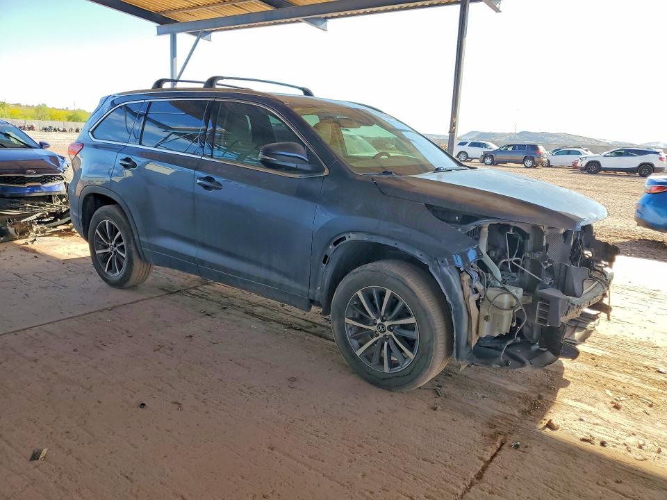 Продажа на аукционе авто 2017 Toyota Highlander, vin: 5TDKZRFH8HS217336, номер лота: 54544516
