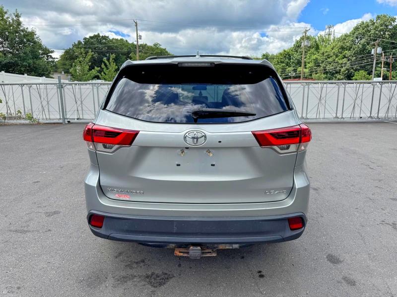 57776586 :رقم المزاد ، 5TDBZRFH9HS367178 vin ، 2017 Toyota Highlander مزاد بيع