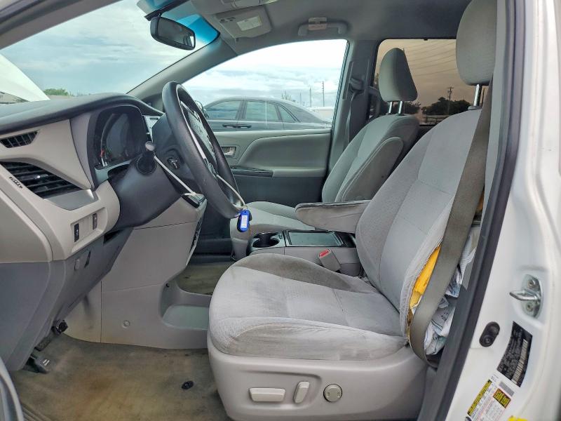 55631076 :رقم المزاد ، 5TDKK3DCXFS560235 vin ، 2015 Toyota Sienna مزاد بيع