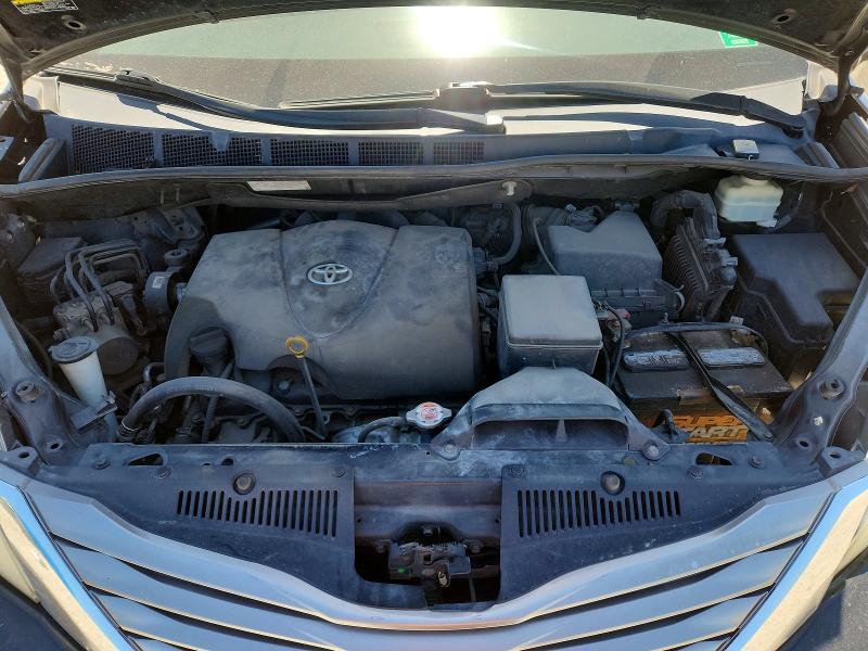 56526026 :رقم المزاد ، 5TDYZ3DC5HS768192 vin ، 2017 Toyota Sienna مزاد بيع