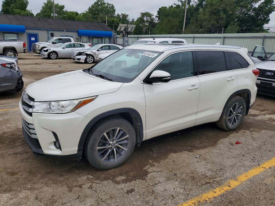 Auction sale of the 2017 Toyota Highlander, vin: 5TDJZRFH7HS515937, lot number: 58145316