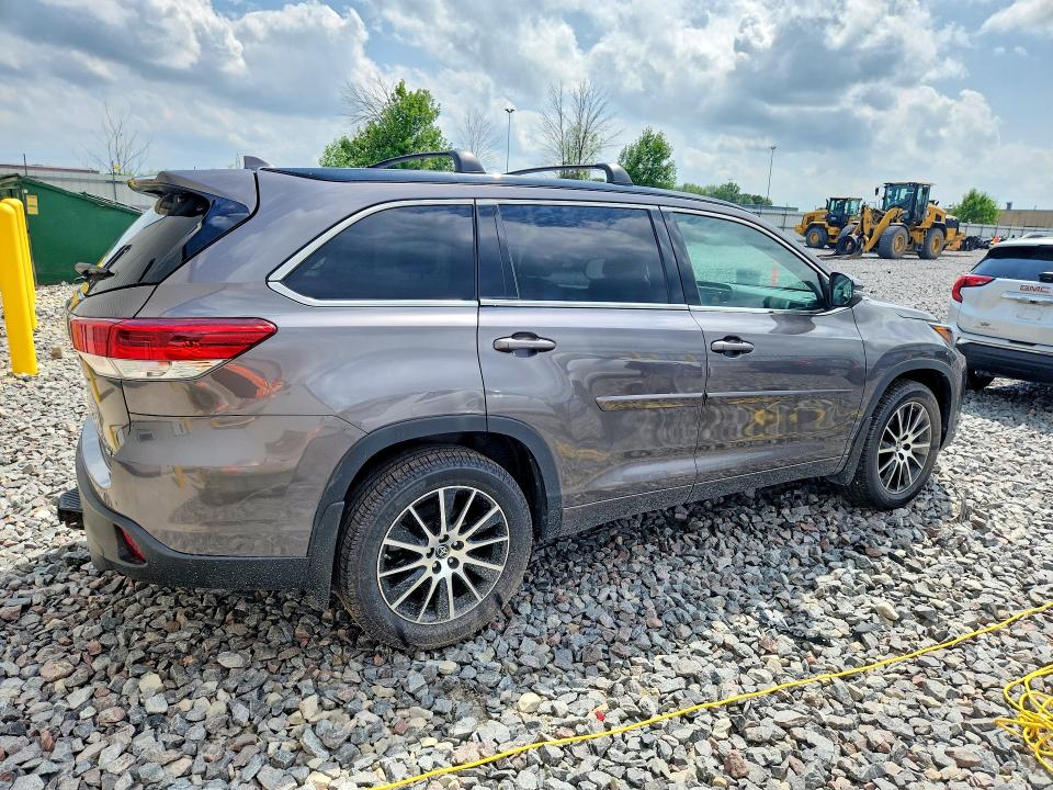 Продаж на аукціоні авто 2018 Toyota Highlander, vin: 5TDJZRFH0JS544119, номер лоту: 59060116