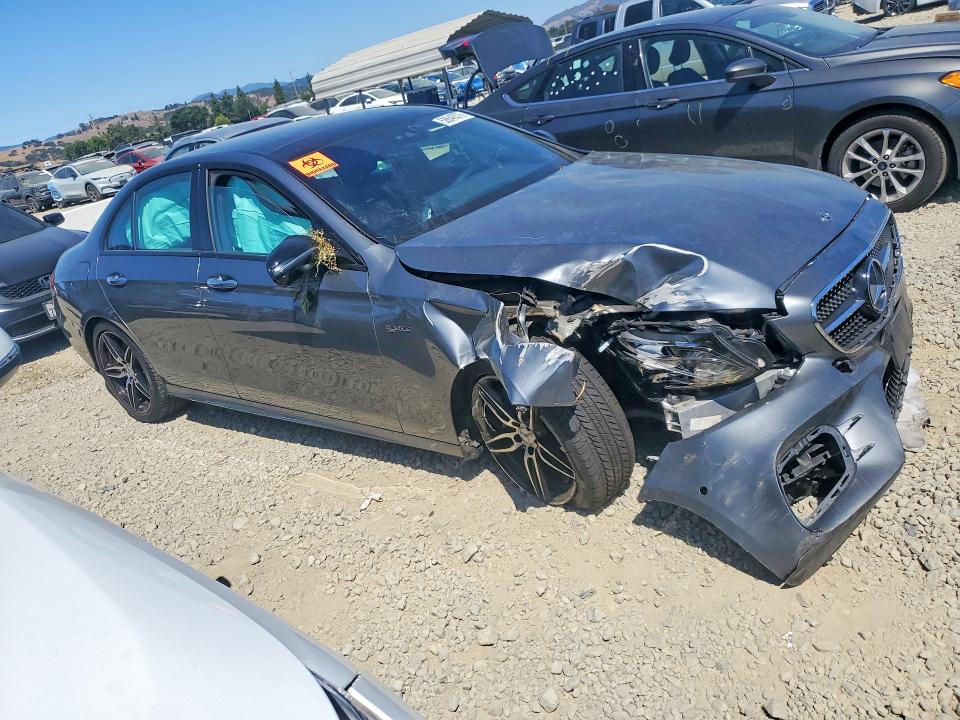 58646576 :رقم المزاد ، WDDZF6EB0JA403643 vin ، 2018 Mercedes-benz E مزاد بيع