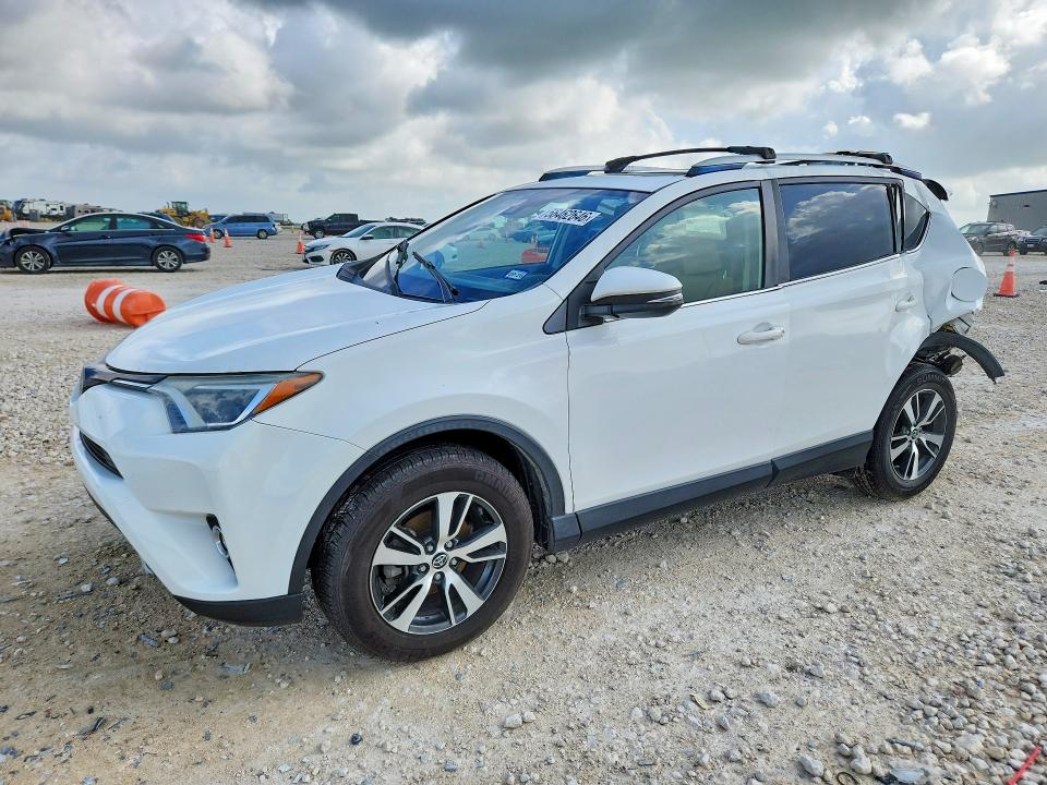 Продажа на аукционе авто 2017 Toyota Rav4, vin: JTMWFREV9HD105657, номер лота: 56462646