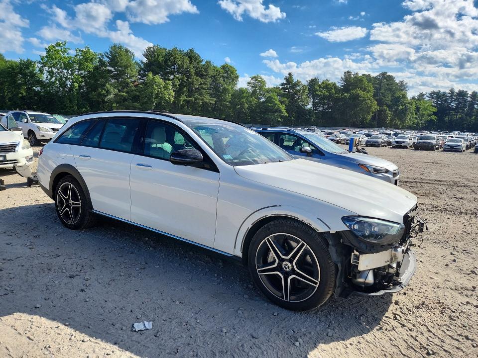57748496 :رقم المزاد ، W1KZH6AB6NB032696 vin ، 2022 Mercedes-benz E مزاد بيع