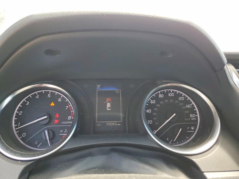 55538036 :رقم المزاد ، 4T1B11HK8JU008970 vin ، 2018 Toyota Camry مزاد بيع